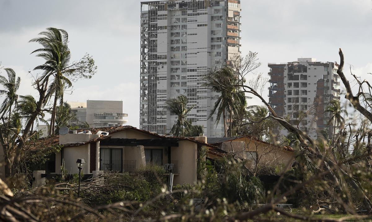 Aumenta a 48 la cifra de fallecidos tras el paso del huracan Otis en el sur de Mexico