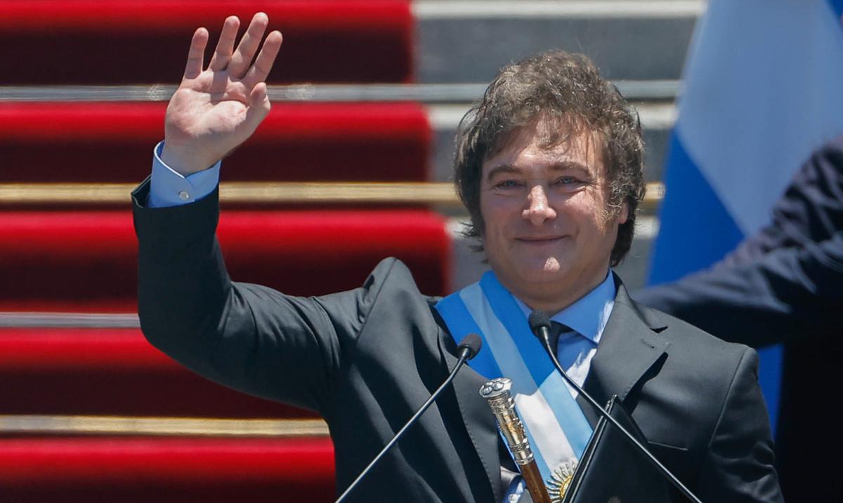 Plan de ajustes de Javier Milei endurece la politica de seguridad para el control de protestas callejeras en Argentina